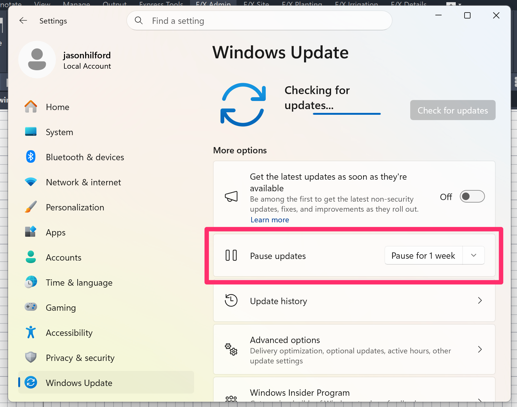 Windows Settings dialog box, Windows Update tab with option to pause updates